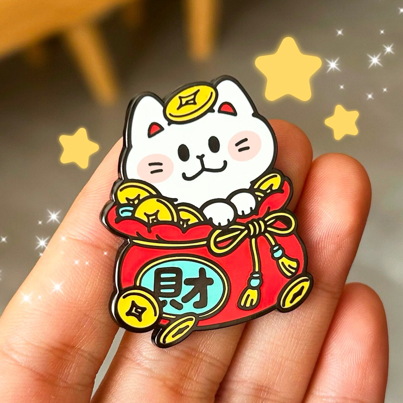 2-in-1 Cat Enamel Pin & Magnet - Golden Fortune Cat