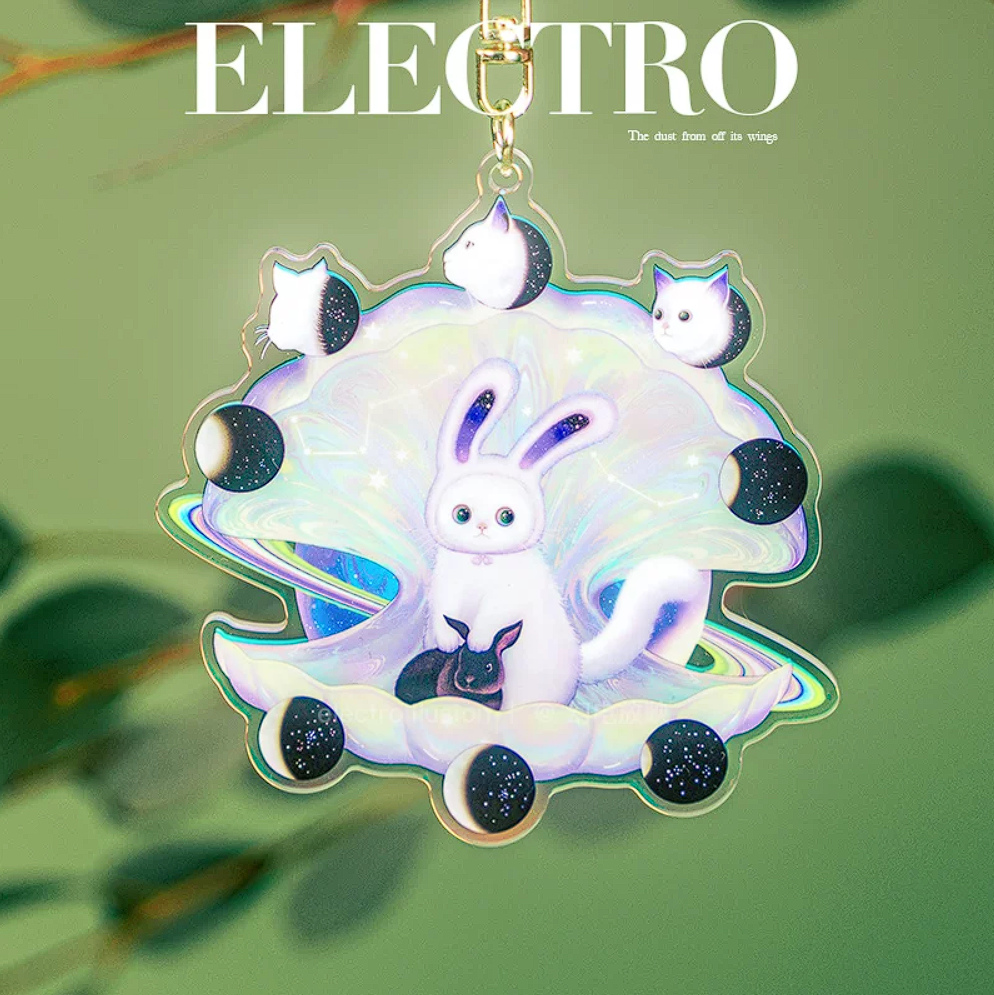 Iridescent keychain with cat on a green background